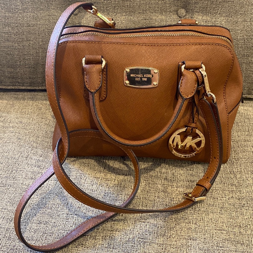 Micheal kors women shoulder / crossbody bag